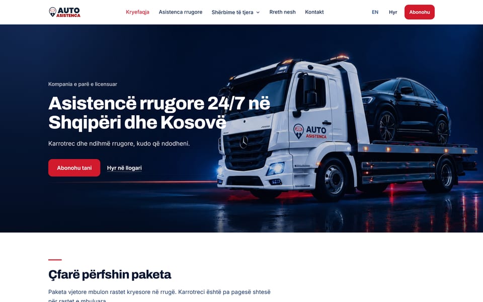 Faqja kryesore e autoasistenca.al në desktop, me një karrotrec dhe titullin Asistencë rrugore 24/7 në Shqipëri dhe Kosovë.