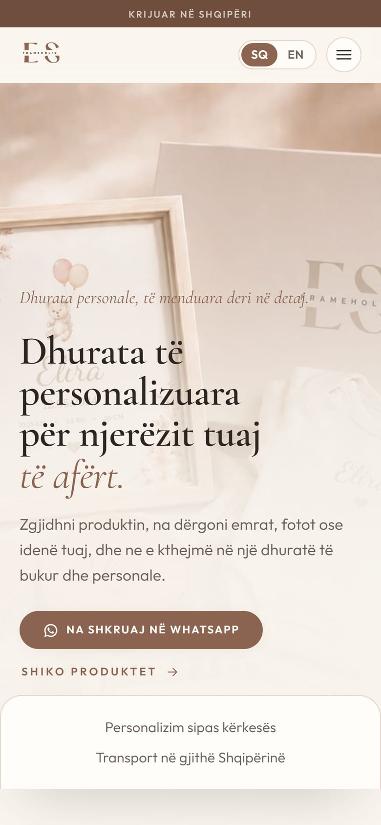 Katalogu online i Frameholic, i hapur në telefon.