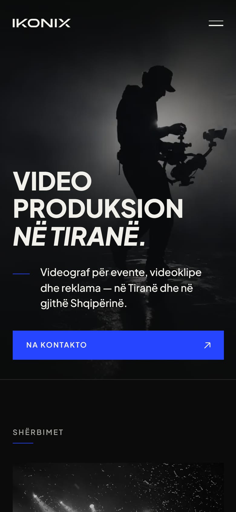 Website-i i IKONIX, studio video në Tiranë, i hapur në telefon.
